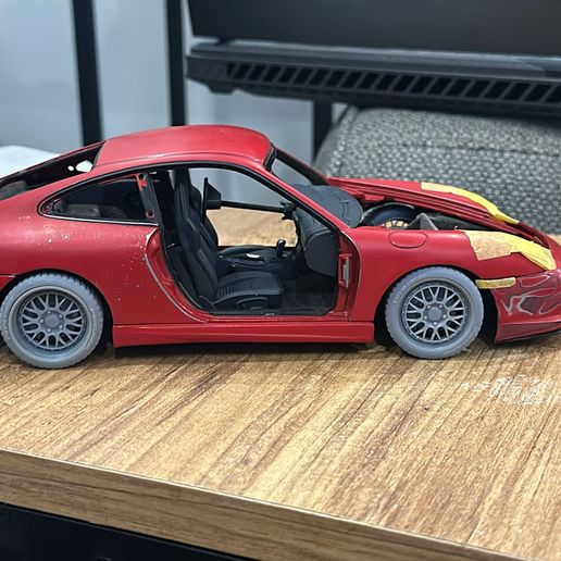 WhatsApp-Image-2024-04-28-at-16.34.28.jpeg 1/18 Autoart 996 Porscche Axles systems