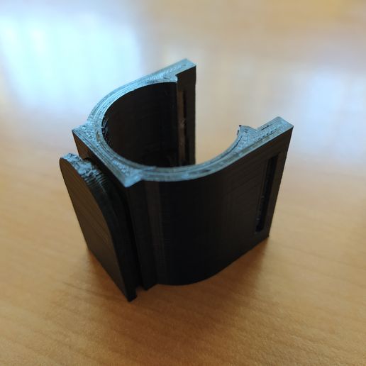 IMG_20200822_124808.jpg 为消防员头盔提供手电筒支持。