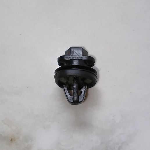 VW door trim panel W/O retainer