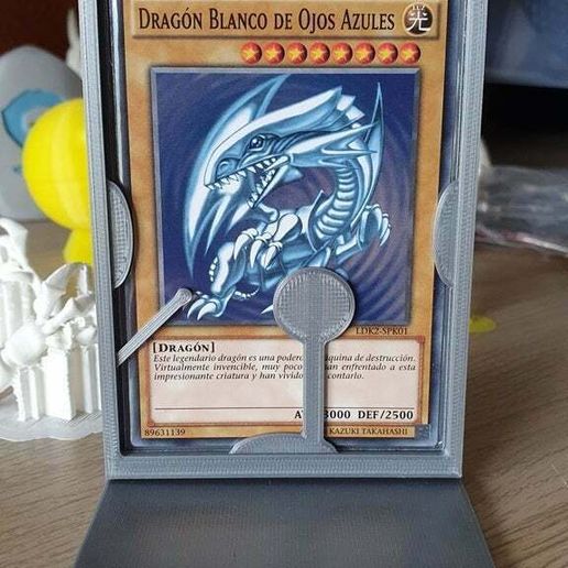 20201009_145744.jpg Blauäugiger weißer Drache mit Ständer