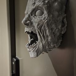 20230923_213125.jpg Fichier STL Tête de zombie - montage mural・Objet imprimable en 3D à télécharger