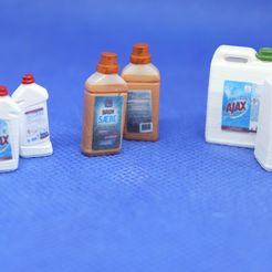 IMG_9672.jpg 1:12 Bouteilles de nettoyage