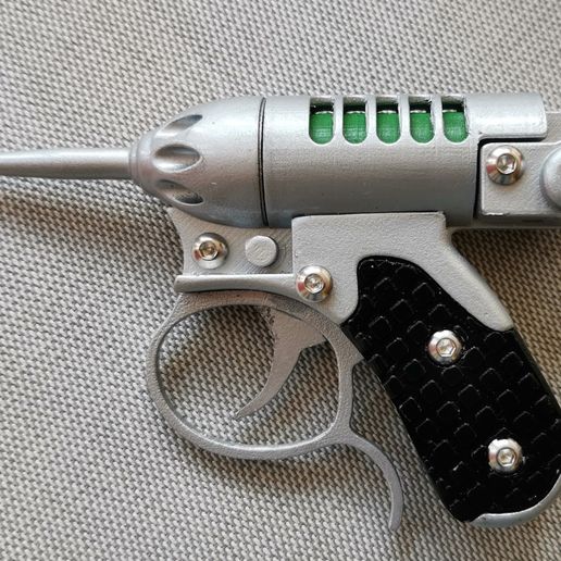 IMG_20210507_141930.jpg Men in black Noisy cricket