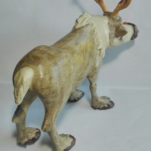 IMG_20200218_162632.jpg Sven eat carrot (Frozen2)