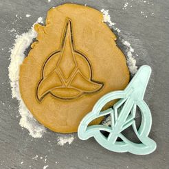 IMG_7413.jpeg STL file star trek klingon logo cookie cutter clay cutter・3D print design to download