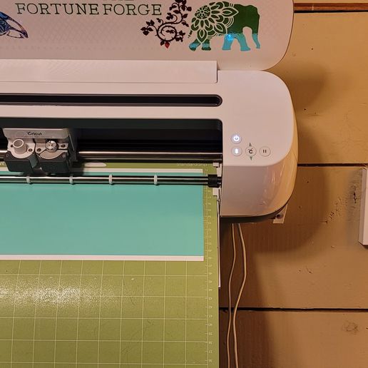 20240315_224714.jpg Soporte de pared para Cricut