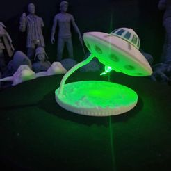 INVASION! The electric tea light UFO