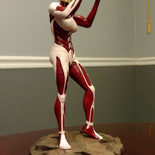 AoTfemPrime2.jpg Attack on Titan - Weiblicher Titan