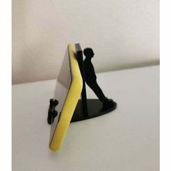 featured_preview_3fde7a30-4dd3-4844-957d-12d69f41d235.jpg Phone stand of man leaning on wall