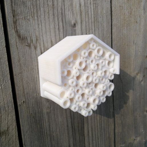 e18c25c0923c097c136b7a24cb84f30c_display_large.jpg Bee Hotel