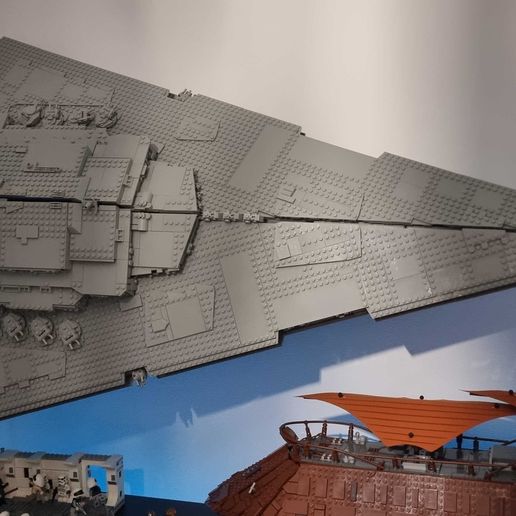 Inclined wall support for Lego UCS Star Destroyer 75252