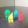 0e25c098-f20f-45d5-b122-b8e81453bf64.jpg Modernes Minihaus-Set - Bunte Gebäude (mit kommerzieller Lizenz)
