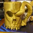 00100lrPORTRAIT_00100_BURST20200113163243369_COVER.jpg STL file Beer can holder skull & snake Tankard・3D printable model to download