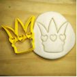 8.jpg Alice in Wonderland - queen of hearts crown - Alice in Wonderland - cookie cutter - theme party - dough and clay cutter - 8cm
