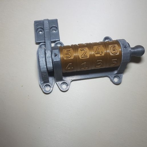 20171105_122140.jpg Pirate box, lock box