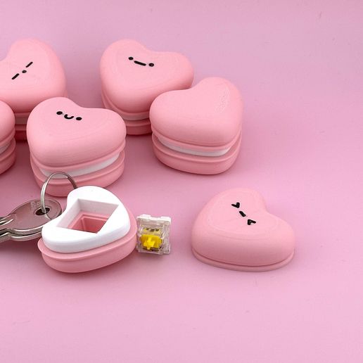 IMG_0365.jpg Clicky heart macaron keychain