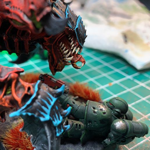 ИНОПЛАНЕТНЫЙ КОСМИЧЕСКИЙ ЖУК, ВИЗЖАЩИЙ ПАЛАЧ