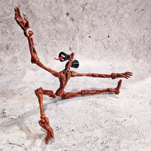 PXL_20220104_132950919-01.jpeg Siren head V2