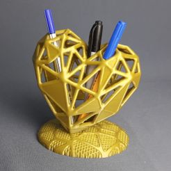 5.jpg Fichier OBJ Porte-stylo en forme de cœur・Idée pour impression 3D à télécharger
