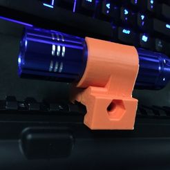 20160729_195804417_iOS.jpg Archivo 3D gratis Montura Picatinny para linterna de 24 mm・Plan de impresión en 3D para descargar