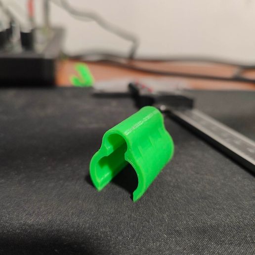 334920152_881762616215893_7234688085700825146_n.jpg XLR mic cable holder (For pole stand)