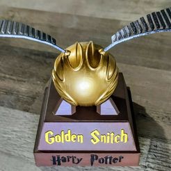 IMG_20230907_221424.jpg Snitch Dorada de Harry Potter 30  y 45 mm, con base y Letreros diferentes