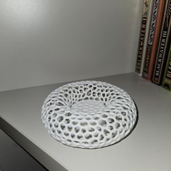 Voronoi donut candle holder