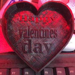 270862925_981737022749217_4434106845409423962_n.jpg Valentines heart ashtray