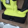 20251229_154754.jpg Ryobi One+ Support mural pour outils avec tiroir pour accessoires