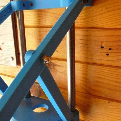 P005.JPG Compactador de botellas y latas