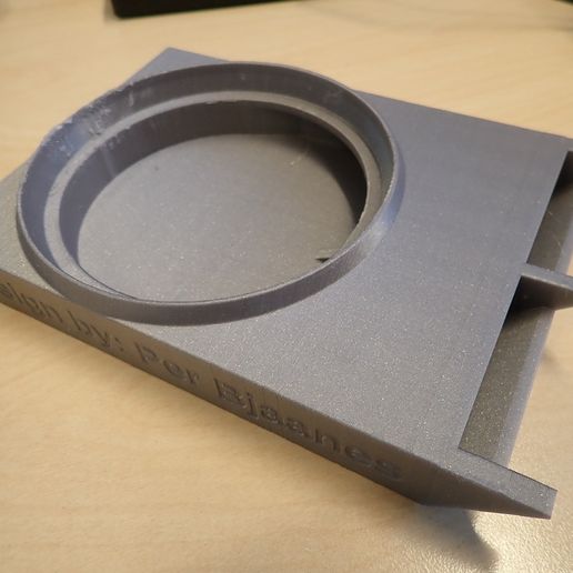 5ea90e2f-ee9c-4d1e-b5bd-ec4b8b954b38.JPG Bee hive feeder