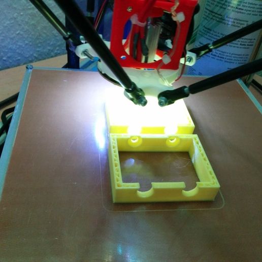 IMG_20141106_085412.jpg customizable Socket Outlet Mount / Anpassbare Steckdosenleistenhalter