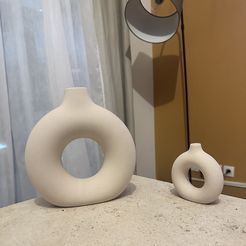 IMG_3370.jpeg STL file Circular ceramic-style vase・Template to download and 3D print