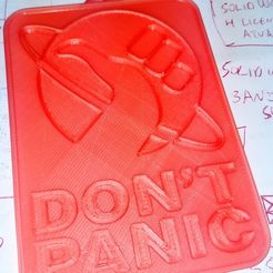IMG_20180502_151405493.jpg 3D-Datei Hitchhiker's Guide to The Galaxy Don't Panic Türschild. kostenlos・3D-Druck-Vorlage zum herunterladen