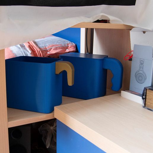 2.2.jpg Tiny Trash Bin for bookcase