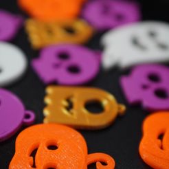 DSC00476.jpg STL file Halloween Keychain | Keychains・Template to download and 3D print