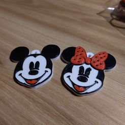 IMG_20211115_001818744-1.jpg Mickey and Minnie Keychain (non-multimateriall)