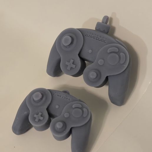 1000055761.jpg Adorno de Navidad / llavero de mando de juego clásico