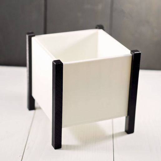 WhiteCubePlanter2.jpg Modernes quadratisches Pflanzgefäß