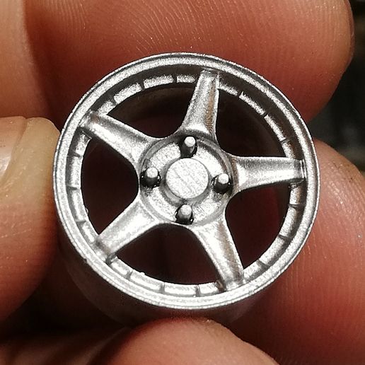 a07.jpg 1/24 scale 15" Advan RC