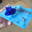 IMG_20200217_150317.jpg gMax 2 - 3D Benchy Holder with Sharks!