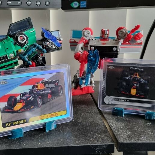 50b7bce8-74ee-425a-82ac-36928510e311.jpg Topps Trading cards minimalist stand