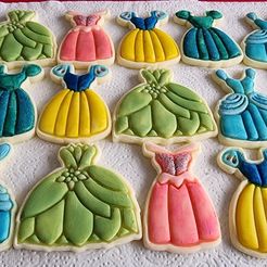 322713350_693252685609868_8704659526708121390_n.jpg Cookie Cutters Disney Princess Dresses