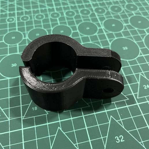 ffd59590-2ec9-4f44-8405-fd26a8997ea3.jpg Pipe clamp