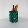 Pencil-holder-with-a-twist-by-Slimprint,-3D-Printable-Pencil-Organizer-2.jpg STL file Twisted Pencil Cup, Vase Mode & Shelled, Slimprint・3D printing template to download