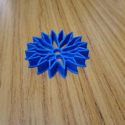 Thin-petals-flower-variant.jpg Flower cookie cutter with thin petals