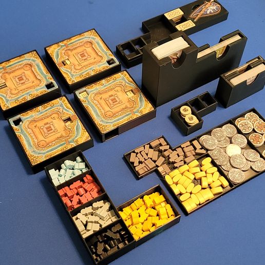 20250416_121710.jpg Der Anarchy-Brettspieleinsatz / Schachtelorganisator mit einzelnen Spielertabletts