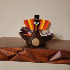 20221106_213550.jpg Thanksgiving Turkey Candy Bowl