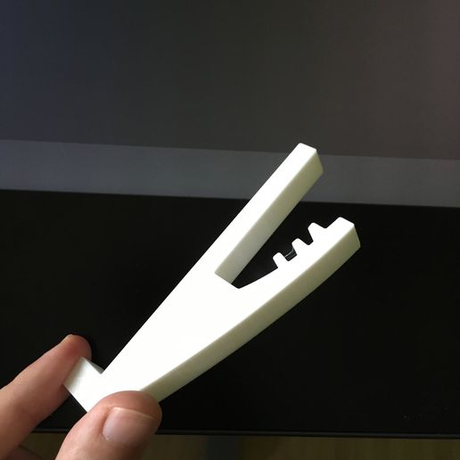 IMG_0437.jpg Cintiq 27QHD bottom keyboard stand