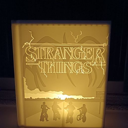 photo_2025-12-29_02-19-50-2.jpg BOOKLAMP STRANGER THINGS BOUGIE THÉ LED